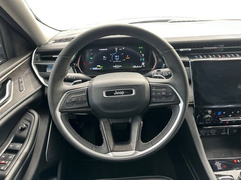 Used 2023 Jeep Grand Cherokee 4WD 4xe w/ Luxury Tech Group II image 12