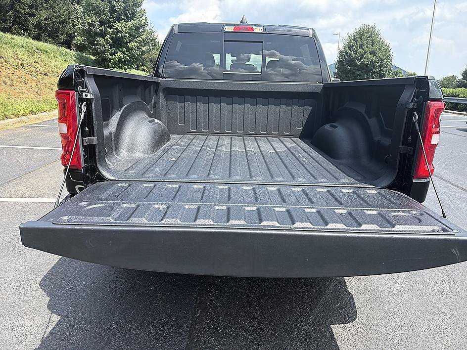 Used 2025 RAM 1500 Laramie AWD/4WD image 23