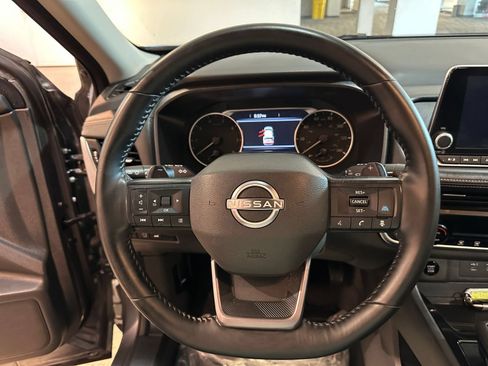 Used 2025 Nissan Rogue SV AWD/4WD image 29