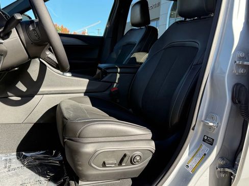 New 2025 Jeep Grand Cherokee L Altitude image 2