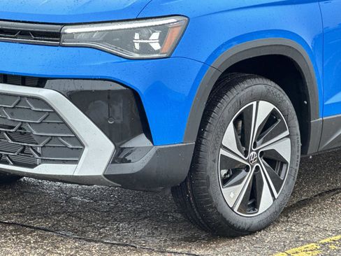 New 2026 Volkswagen Taos SE image 8