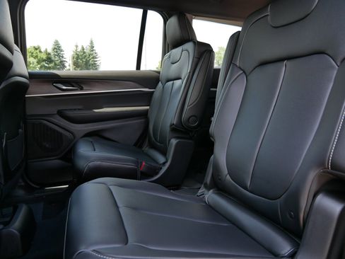 New 2025 Jeep Grand Cherokee L Limited w/ Black Appearance Package image 10