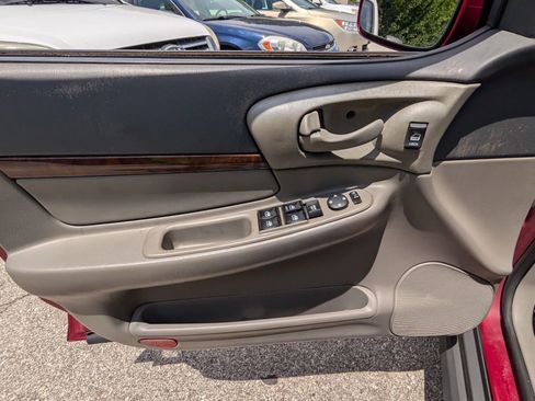 Used 2005 Chevrolet Impala Sedan w/ Preferred Equipment Group image 11