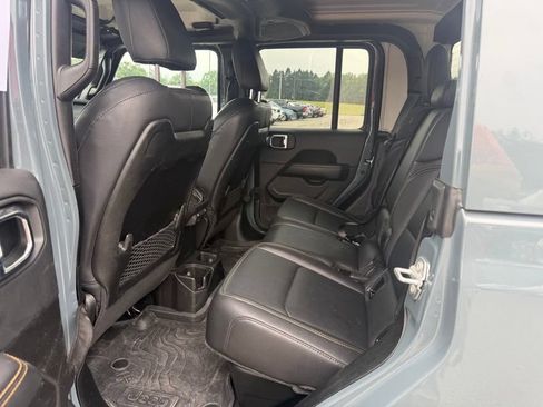 Used 2025 Jeep Gladiator Sport AWD/4WD image 11