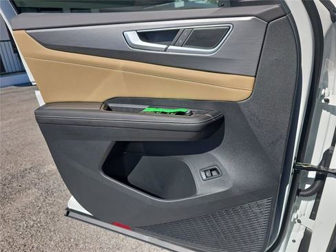 New 2026 Volkswagen Atlas Cross Sport SE FWD image 17
