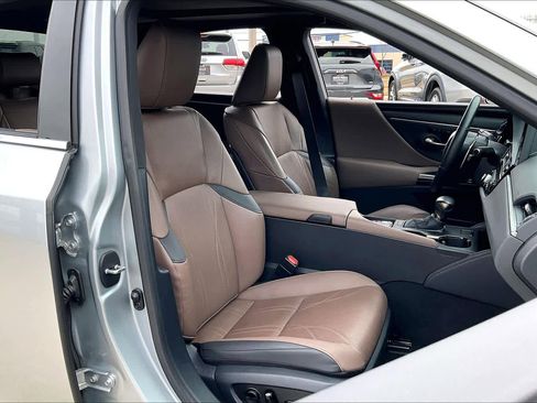 Used 2024 Lexus ES 350 w/ Technology Package image 8