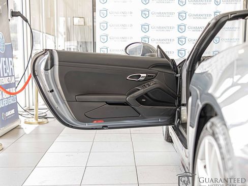 Used 2025 Porsche 718 Boxster w/ Premium Package image 32