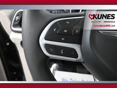 Used 2024 Chrysler Pacifica Select FWD image 32