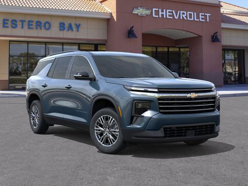 New 2026 Chevrolet Traverse LT w/ Driver Confidence Package FWD image 7