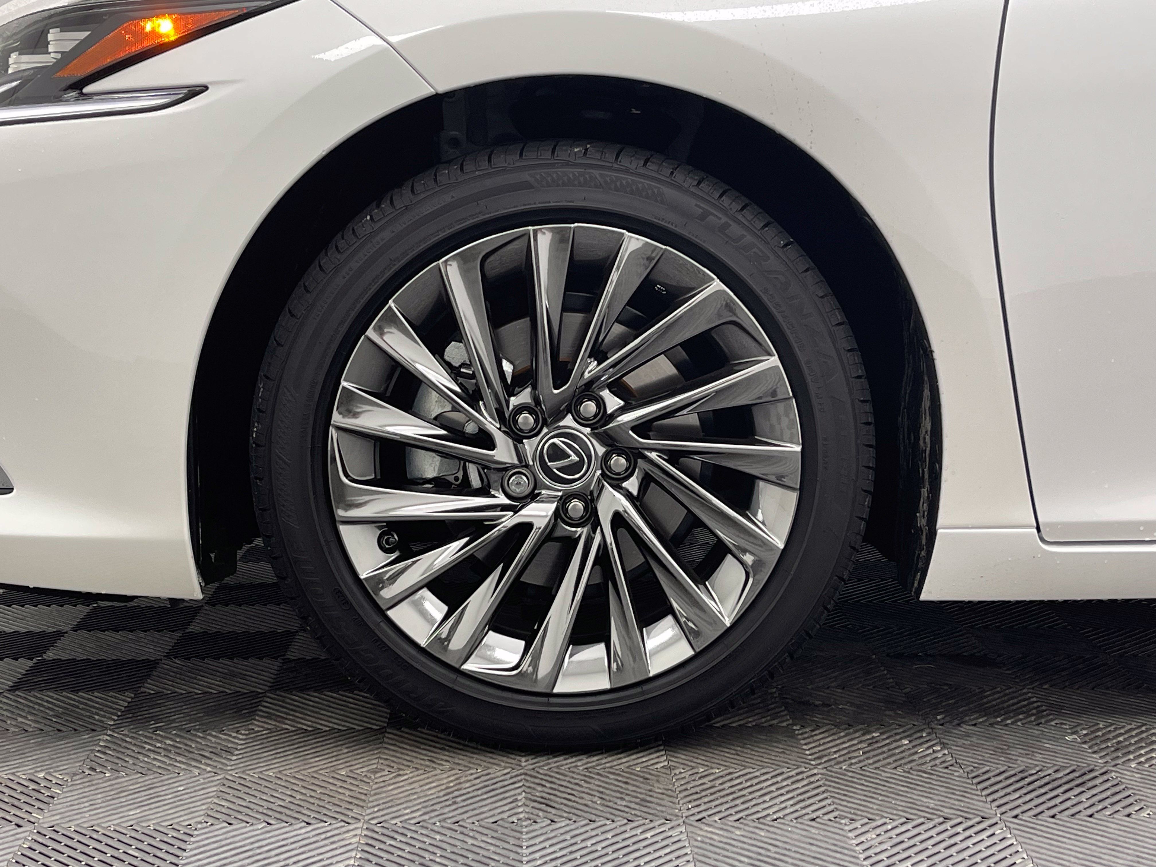 Used 2024 Lexus ES 350 Ultra Luxury w/ Accessory Package (Z2) FWD image 16