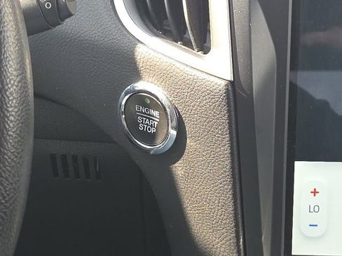 Used 2022 Ford Edge SE image 43