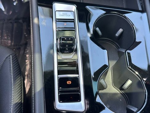 Used 2024 Volkswagen Atlas Cross Sport SE w/ Panoramic Sunroof Package FWD image 30