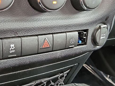 Used 2016 Jeep Wrangler Unlimited Sahara w/ Connectivity Group AWD/4WD image 21
