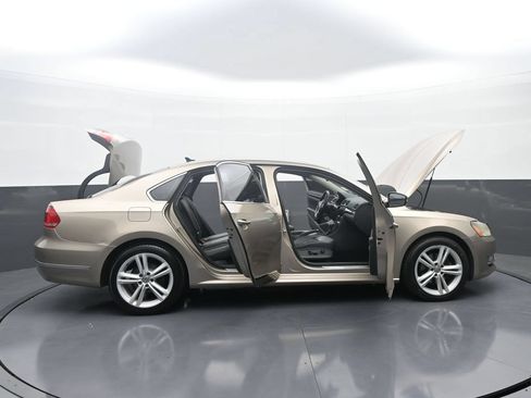Used 2015 Volkswagen Passat TDI SEL Premium FWD image 44