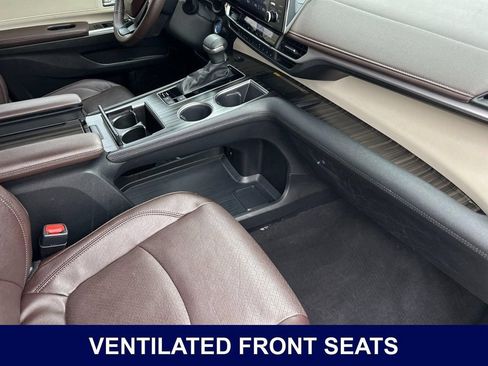 Used 2023 Toyota Sienna Platinum FWD image 20
