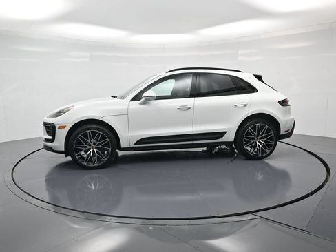 Used 2026 Porsche Macan AWD/4WD image 2