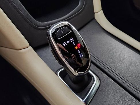 Used 2019 Cadillac XT5 FWD image 19