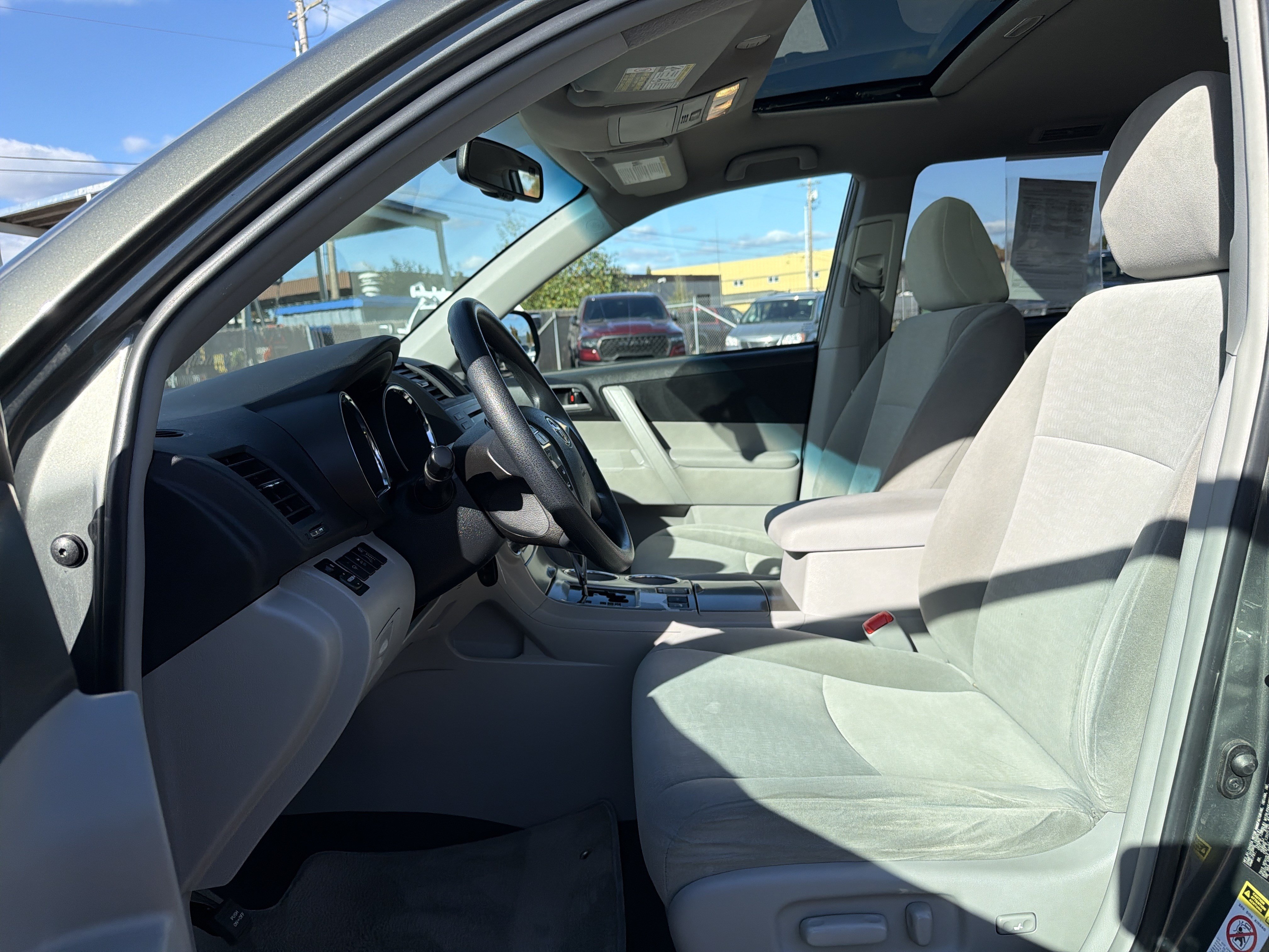 Used 2012 Toyota Highlander 4WD w/ Tech Pkg image 10