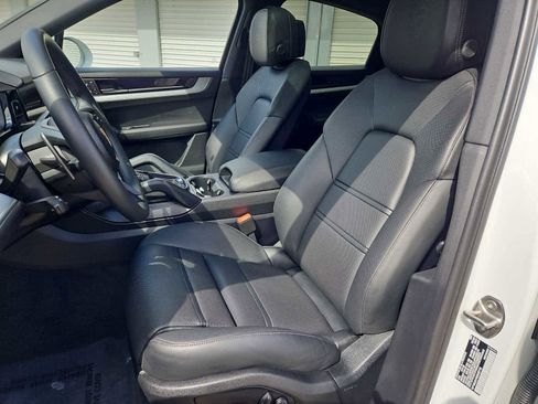Certified 2025 Porsche Cayenne Coupe image 16