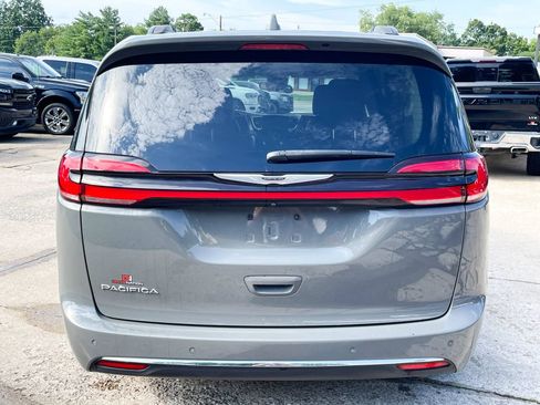 Used 2022 Chrysler Pacifica Touring-L FWD image 8