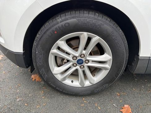 Used 2019 Ford Edge SEL w/ Equipment Group 201A image 5