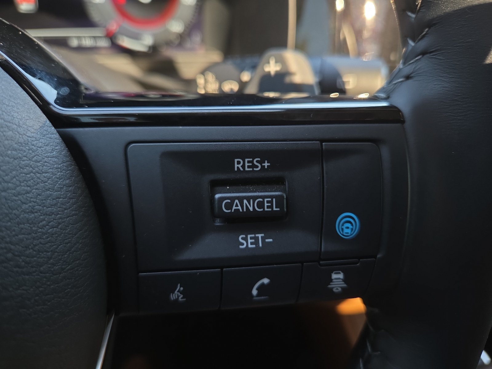 Used 2024 Nissan Pathfinder Platinum w/ Cargo Package AWD/4WD image 18