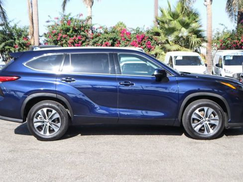 Used 2022 Toyota Highlander XLE FWD image 12