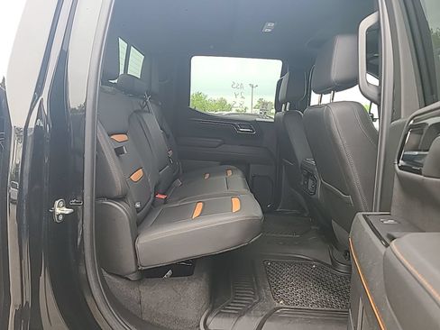 Used 2024 GMC Sierra 1500 AT4 w/ Technology Package AWD/4WD image 9