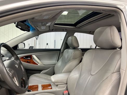 Used 2011 Toyota Camry XLE w/ XLE Extra-Value Pkg #2 image 18