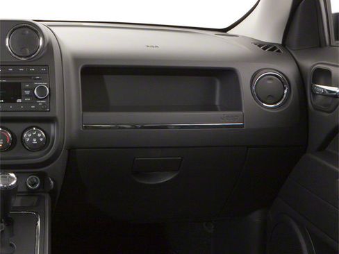 Used 2013 Jeep Patriot Latitude w/ Sun/Sound Group image 18