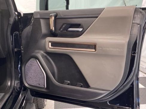 Used 2025 GMC Hummer EV 2X image 22