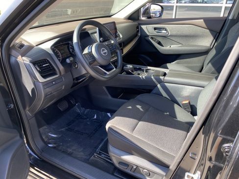 Used 2022 Nissan Rogue SV image 15