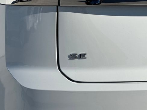 Used 2025 Volkswagen Atlas Cross Sport SE image 24