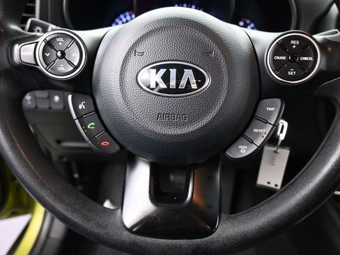 Used 2016 Kia Soul + image 27