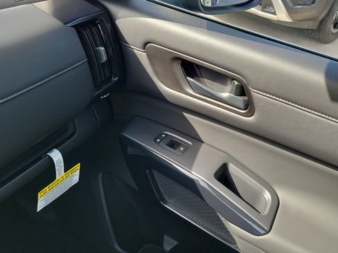Certified 2026 Nissan Pathfinder SV FWD image 28