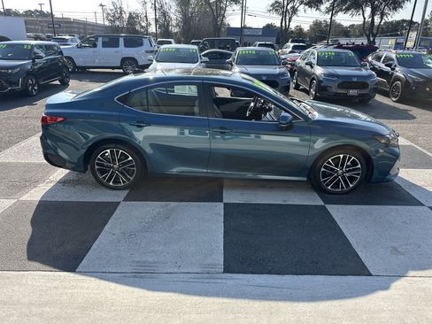 Used 2025 Toyota Camry XLE image 3