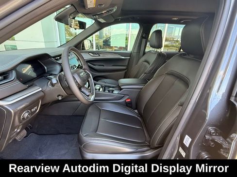 New 2026 Jeep Grand Cherokee Limited w/ Luxury Tech Group II RWD image 10