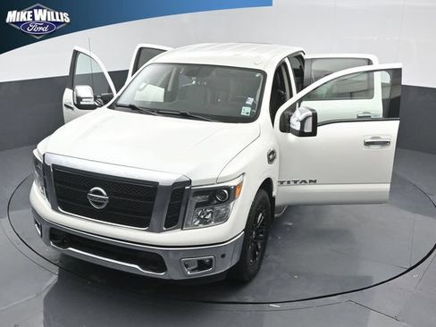 Used 2017 Nissan Titan SL w/ SL Towing Convenience Package RWD image 26