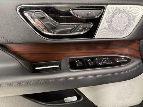 Used 2023 Lincoln Navigator Reserve RWD image 18