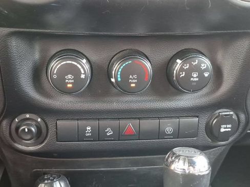 Used 2013 Jeep Wrangler Unlimited Sahara w/ Connectivity Group AWD/4WD image 17
