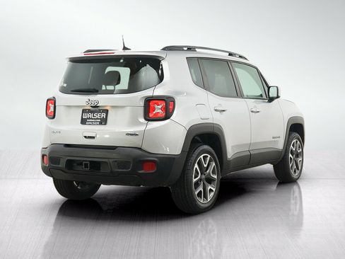Used 2018 Jeep Renegade Latitude w/ Cold Weather Group AWD/4WD image 5