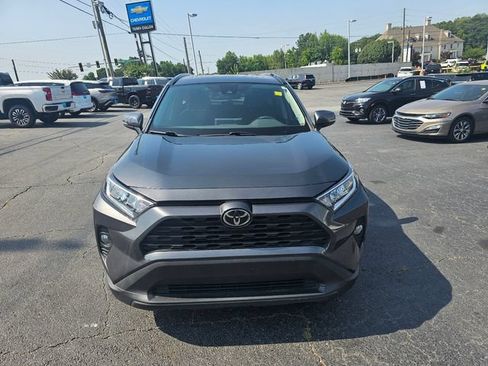 Used 2020 Toyota RAV4 XLE w/ Convenience Package FWD image 3