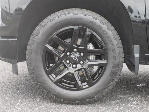 Used 2023 Chevrolet Silverado 1500 Custom image 15