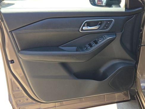 Certified 2024 Nissan Rogue Platinum FWD image 12