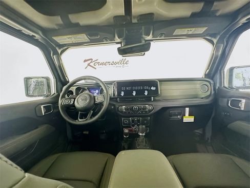 New 2025 Jeep Gladiator Mojave image 9