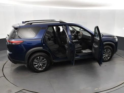 Used 2024 Nissan Pathfinder SV FWD image 6