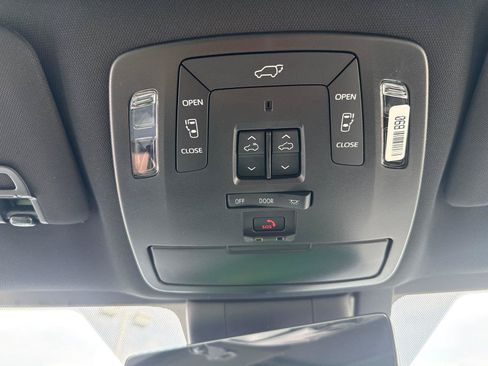 Used 2026 Toyota Sienna Platinum AWD/4WD image 23