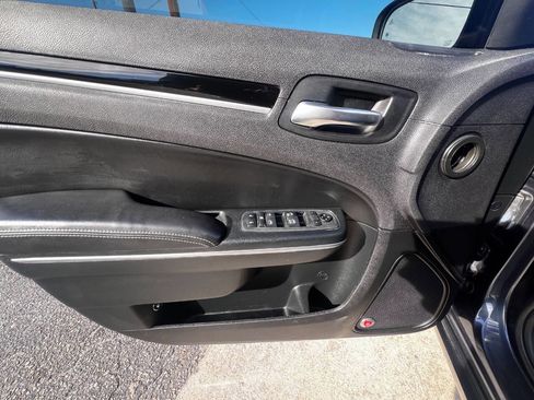 Used 2018 Chrysler 300 S w/ 300S Premium Group image 18