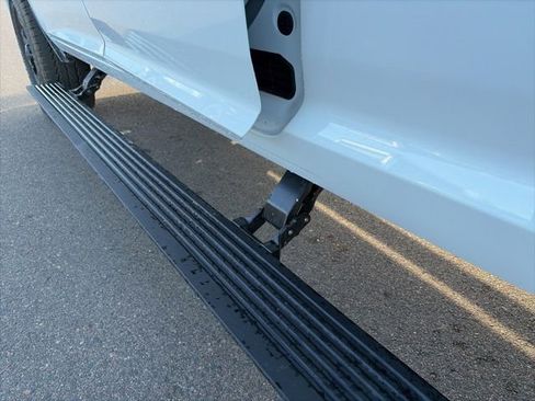 New 2026 RAM 2500 Laramie AWD/4WD image 10