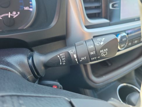 Used 2017 Toyota Highlander LE image 35